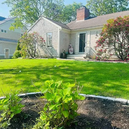 Beautiful Cape Cod Home! Steps To Beach!
